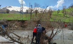 Şemdinli'de dereye düşen 8 yaşındaki Osman için arama çalışması başlatıldı