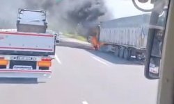 Seyir halindeyken alev alan TIR yandı