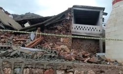 Siirt'te sağanağın etkisiyle metruk ev çöktü