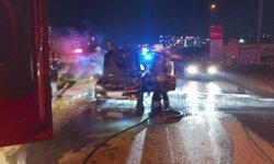 Silivri'de seyir halindeki otomobil alev alev yandı