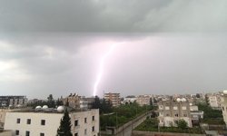 Silopi'de yıldırım düşme anları kamerada