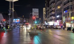 Şişli'de otomobilin çarptığı direk Mısırlı turistin üzerine devrildi; beyin kanaması geçirdi