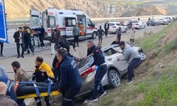 Sivas'ta otomobil şarampole devrildi: 3 yaralı