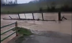 Sivas'ta sağanak; ırmak taştı, yol ve tarım arazilerini su bastı