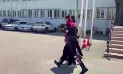 Sokakta tartıştığı kadını, canlı yayında bıçakla kulağından yaraladı (2)