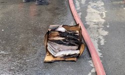 Sultangazi'de kağıt deposunda çıkan yangın söndürüldü