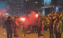 Sumud Filosu'na yönelik saldırıları protesto eden grup İsrail Konsolosluğu'na yürüdü