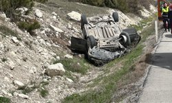 Takla atan otomobilde 2'si çocuk 4 kişi yaralandı