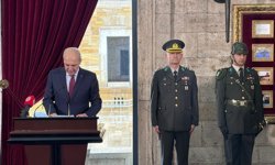 TBMM Başkanı Kurtulmuş ve devlet erkanından Anıtkabir'e ziyaret