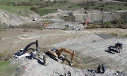 TSK, heyelanın kapattığı Hakkari-Van yolunda panel köprü kuruyor