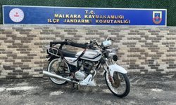 Tüfek ve motosikleti sanal medyada 'ikisi de ruhsatsız' notuyla paylaşan 2 kişiye gözaltı