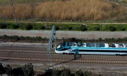 Türkiye'nin ilk hızlı treni saatte 225 kilometre hıza ulaştı