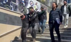 Üsküdar'da yol verme nedeniyle tartıştıkları kişinin otomobilini kurşunladılar