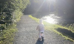 Velayeti annesine verilen Nazar'dan ilk kez buluştuğu kız kardeşine sıcak karşılama