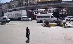 Yol kenarında mendil satarken TIR'ın altında kalan kadın hayatını kaybetti