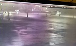 Yola düşen telefonunu almak isterken otomobilin çarptı