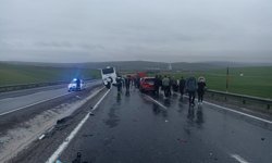 Yolcu otobüsü 10 araca çarparak durabildi: 7 yaralı