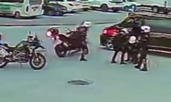 Yunus polislerinin trafikte Heimlich manevrası hayat kurtardı; müdahale anı kamerada