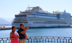 Alman turistler kruvaziyerle Alanya'ya geldi