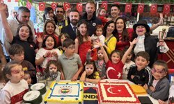 İngiltere’de Çocuklar Atatürk Coşkusunu Yaşadı