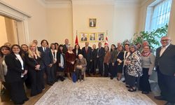 Ersin Tatar Londra’daki sanat sergisine katıldı