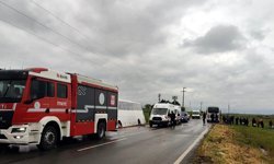 1 Mayıs kutlamalarına giden işçileri taşıyan otobüs yoldan çıktı; 1 yaralı