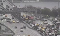 15 Temmuz Şehitler Köprüsünde trafiği kapatıp izinsiz gösteriye yapmak isteyenlere müdahale
