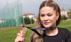1,5 yıl önce koşuya başlayan öğretmen, 2 kez rekor kırdı