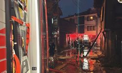 2 katlı metruk ev alev alev yandı