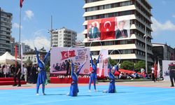 Adana'da 19 Mayıs coşkusu; Down sendromlu gençten Türk bayraklı gösteri