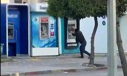 Adana'da ATM'ye taşlı saldırı kamerada