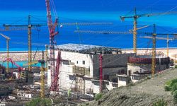 Akkuyu NGS'nin 3'üncü Güç Ünitesinin makine dairesine ana köprülü vinç yerleştirildi