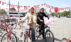 Anneler Günü'nde aileler Kayseri'de pedal çevirdi