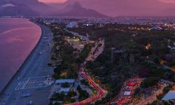 Antalya'da 19 Mayıs 'fener alayı'nda binlerce kişilik coşku