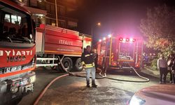 Apartmanın kapalı otoparkında çıkan yangında 3 otomobil zarar gördü