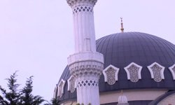 Arnavutköy'de fırtına nedeniyle caminin minaresi sallandı; 2 bina tahliye edildi