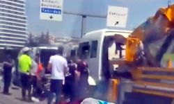 Avcılar'da sol şeritte bekleyen motosiklete, TIR çarptı: 2 yaralı