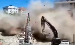 Avcılar'da yıkım sırasında sarsıntı ve toz bulutu oluştu; mahalleli deprem sandı