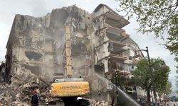 Avcılar'daki yıkımda bayrak hassasiyeti