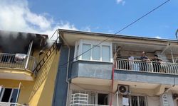 Aydın'a binada çıkan yangın, bitişikteki iki binaya daha sıçradı