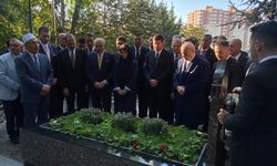 Bahçeli, Türkeş'in mezarını ziyaret etti