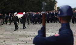 Bakan Bak, sporcu ve gençlerle Anıtkabir'i ziyaret etti