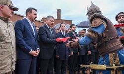 Bakan Çiftçi, 'Ahlat Selçuklu Meydan Mezarlığı'nı ziyaret etti
