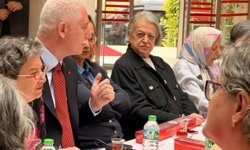 Bakan Göktaş'tan huzurevi sakinlerine anneler günü ziyareti