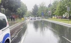 Bakırköy'de üst geçide çarpan TIR devrildi - 2 / Ek görüntü ve fotoğraf