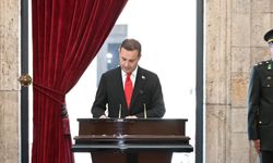 Balıkesir Büyükşehir Belediye Başkanı Akın 1071 gençle Anıtkabir'i ziyaret etti