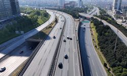 Bayramın ikinci gününde de yollar boş kaldı /Havadan görüntüler