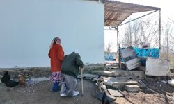 Bedensel engelli eşiyle tek göz evde 40 yıllık sevgi nöbeti