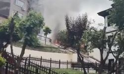 Beyoğlu'nda park halindeki otomobilin alev alev yandığı anlar kamerada