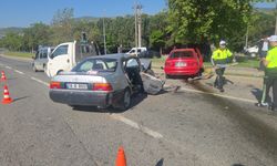 Bursa'da 4 aracın karıştığı zincirleme kaza: 1 ölü, 4 yaralı